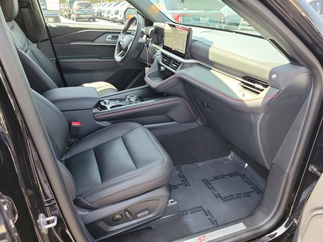 Used 2026 Ford Explorer ST-Line w/ ST-Line Street Pack RWD image 16