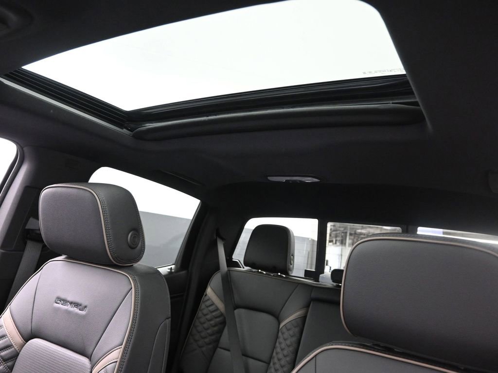 New 2025 GMC Canyon Denali w/ LPO, Denali Black Edition image 21