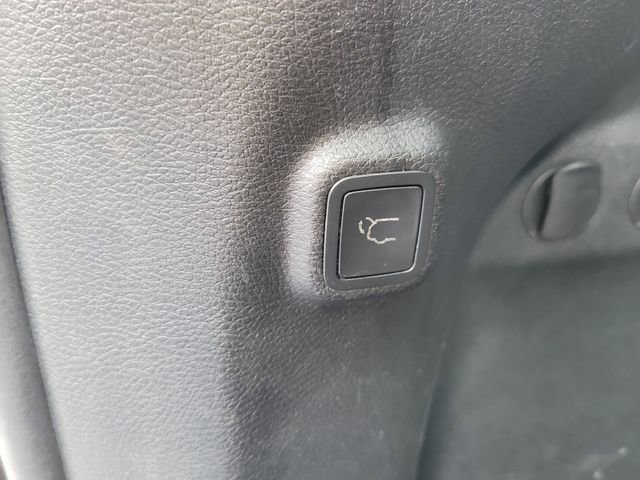 Used 2019 Jeep Cherokee Latitude Plus w/ Comfort/Convenience Group image 9