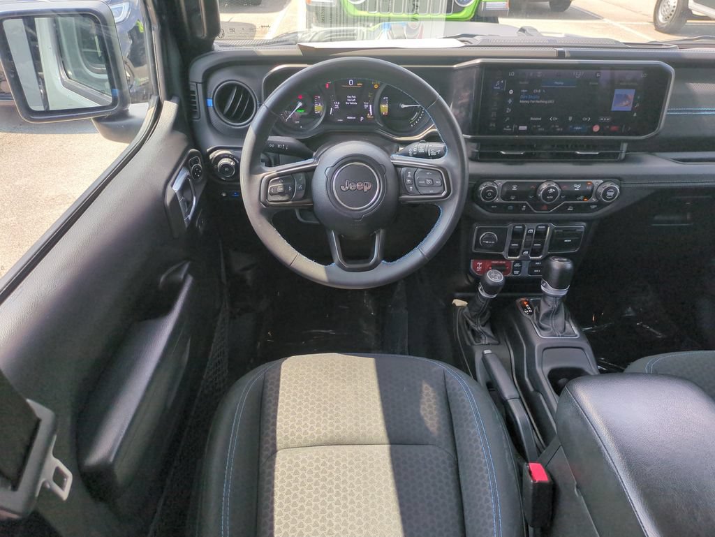 Used 2024 Jeep Wrangler Unlimited Rubicon 4xe AWD/4WD image 17