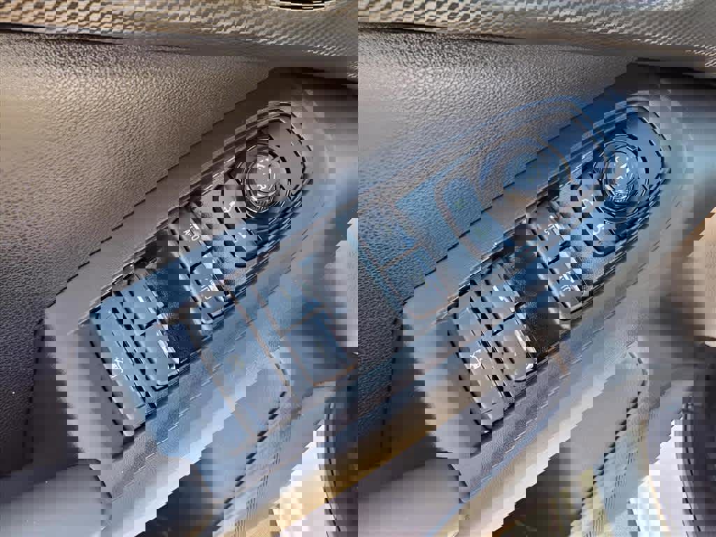 Used 2024 Subaru Crosstrek 2.0i Premium image 13