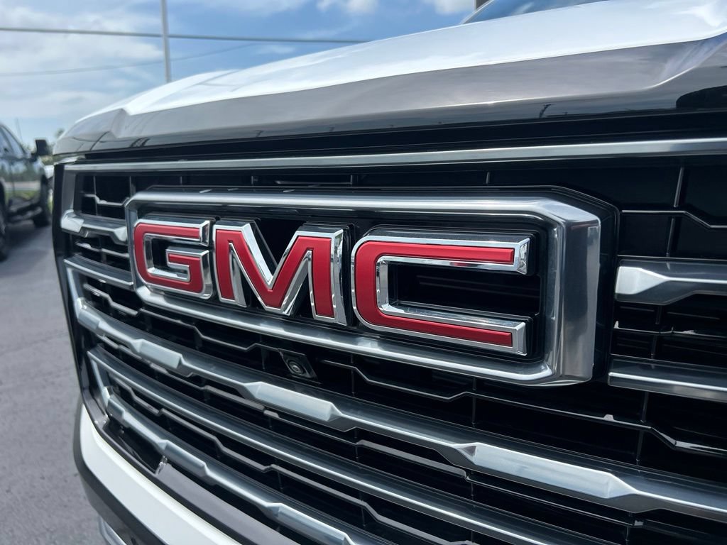 Used 2025 GMC Yukon AT4 w/ AT4 Premium Plus Package AWD/4WD image 11