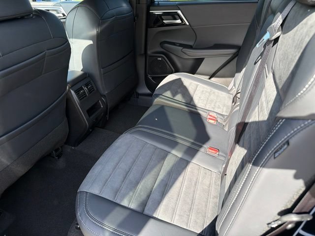 New 2026 Mitsubishi Outlander LE FWD image 15