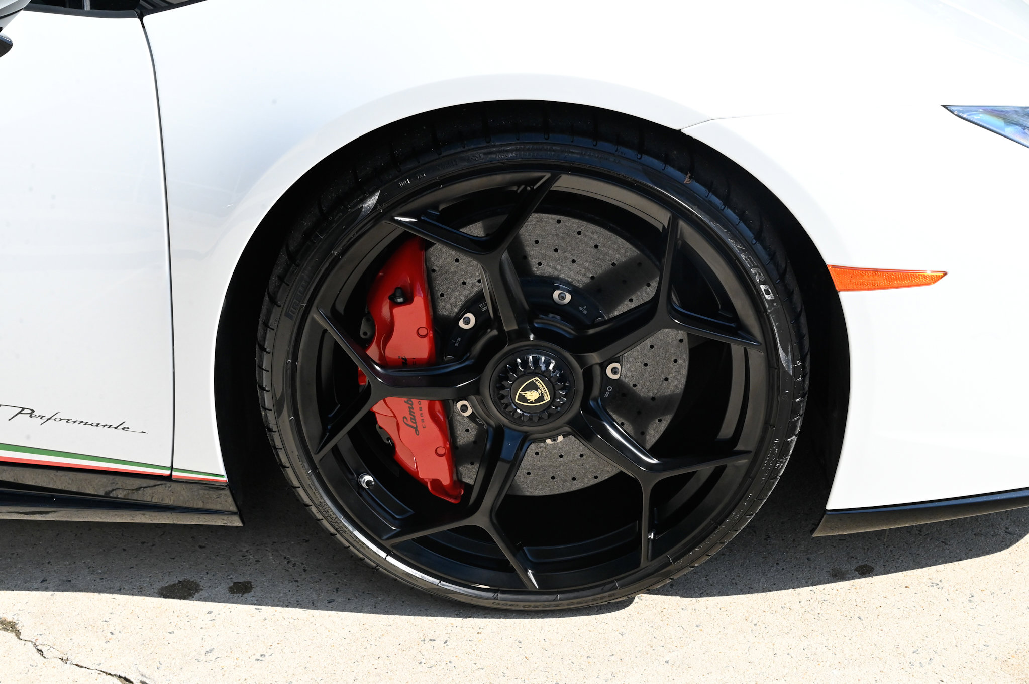 Used 2018 Lamborghini Huracan Performante image 9
