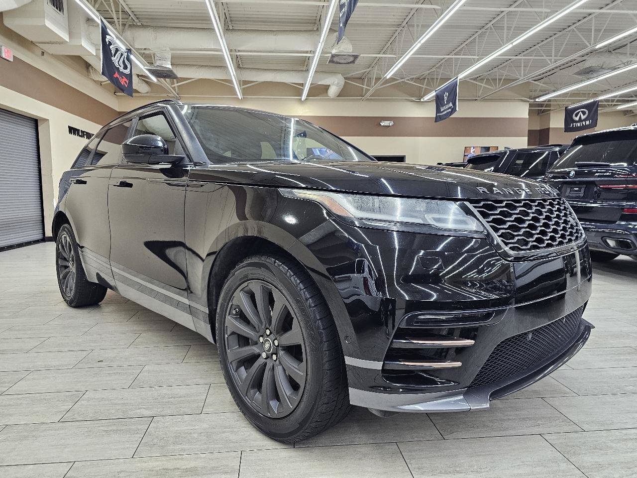 Used 2018 Land Rover Range Rover Velar R-Dynamic SE AWD/4WD image 4