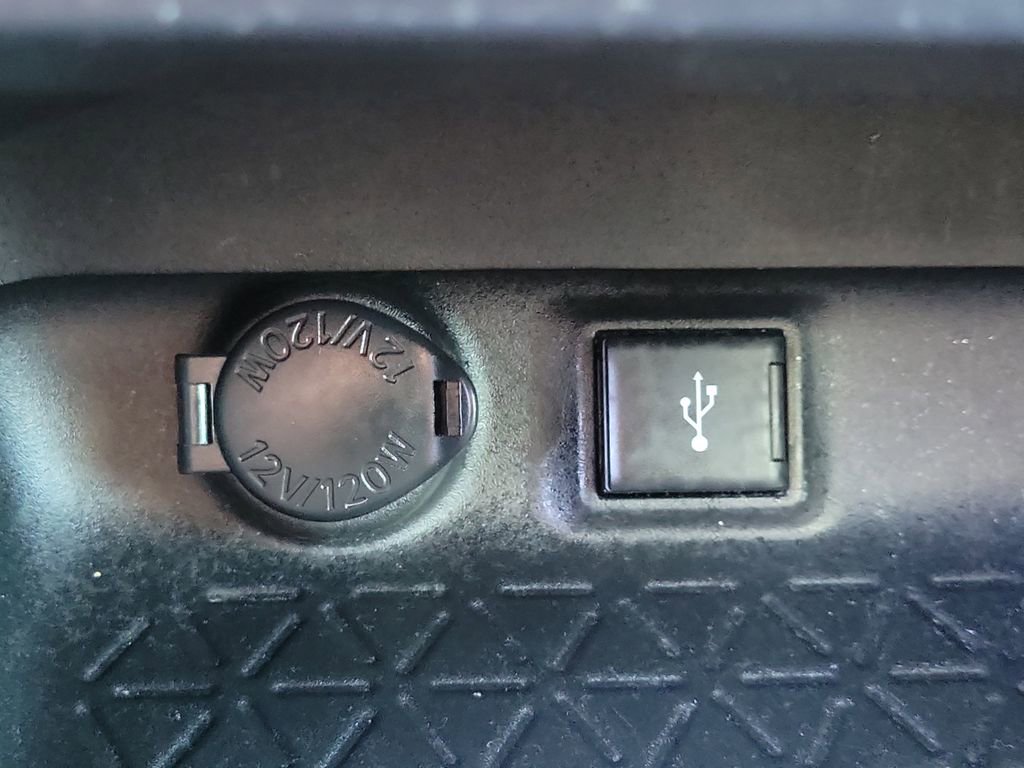 Used 2021 Toyota RAV4 LE image 28