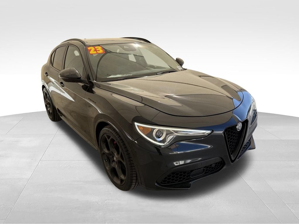 Used 2023 Alfa Romeo Stelvio Veloce AWD/4WD image 5