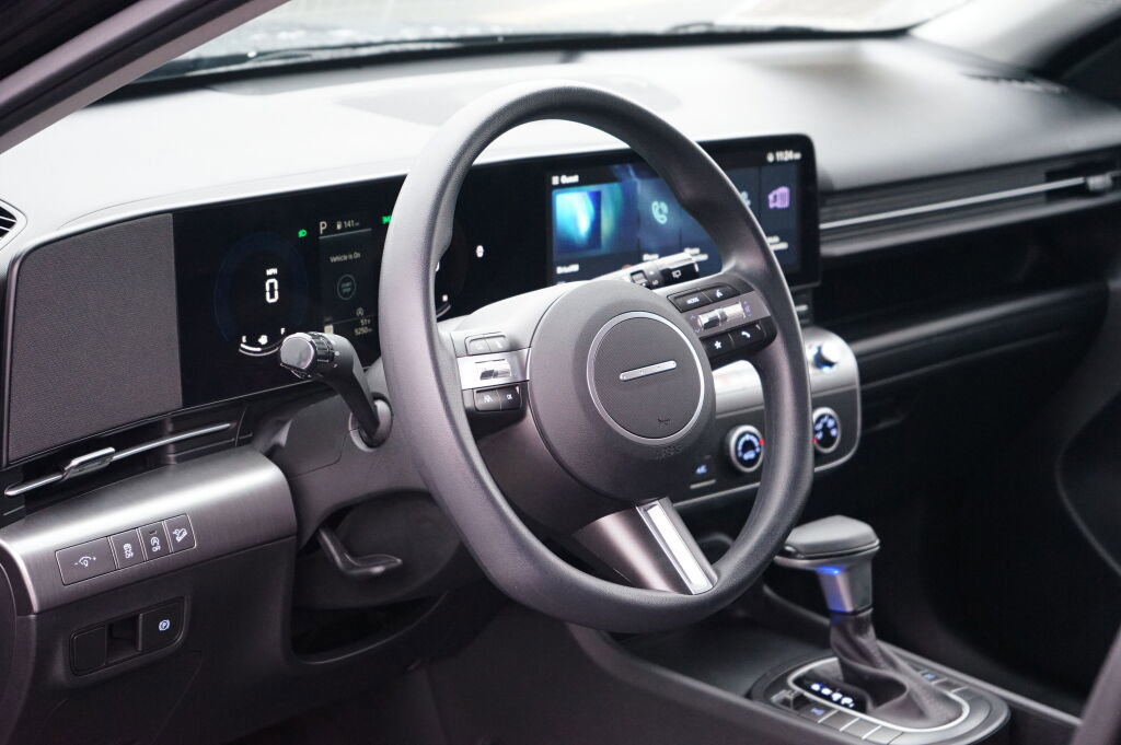 Used 2024 Hyundai Kona SE image 11