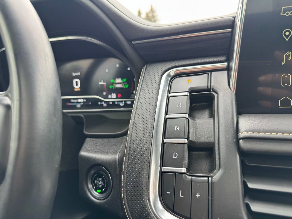 Used 2024 GMC Yukon SLT w/ SLT Luxury Package image 24