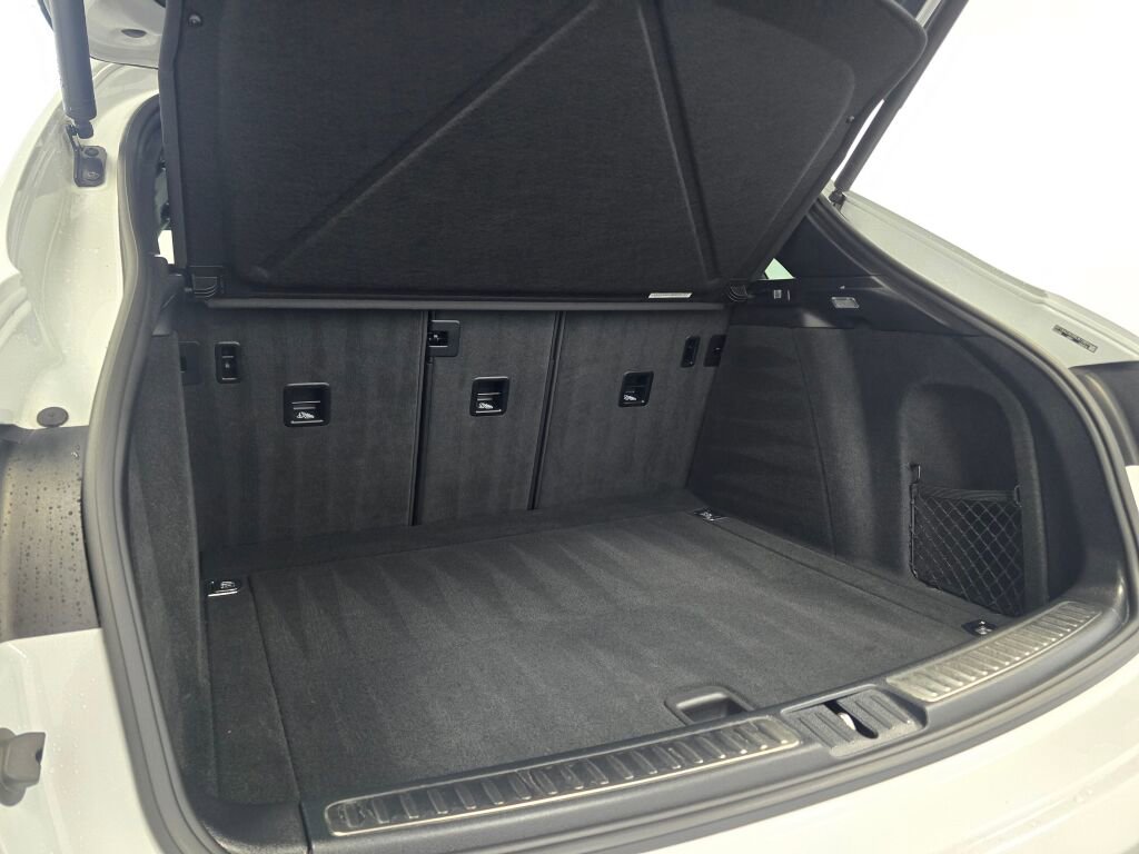 Certified 2024 Porsche Macan image 23