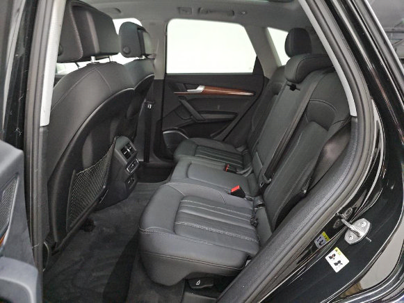 Used 2023 Audi Q5 2.0T Premium Plus w/ Premium Plus Package AWD/4WD image 8