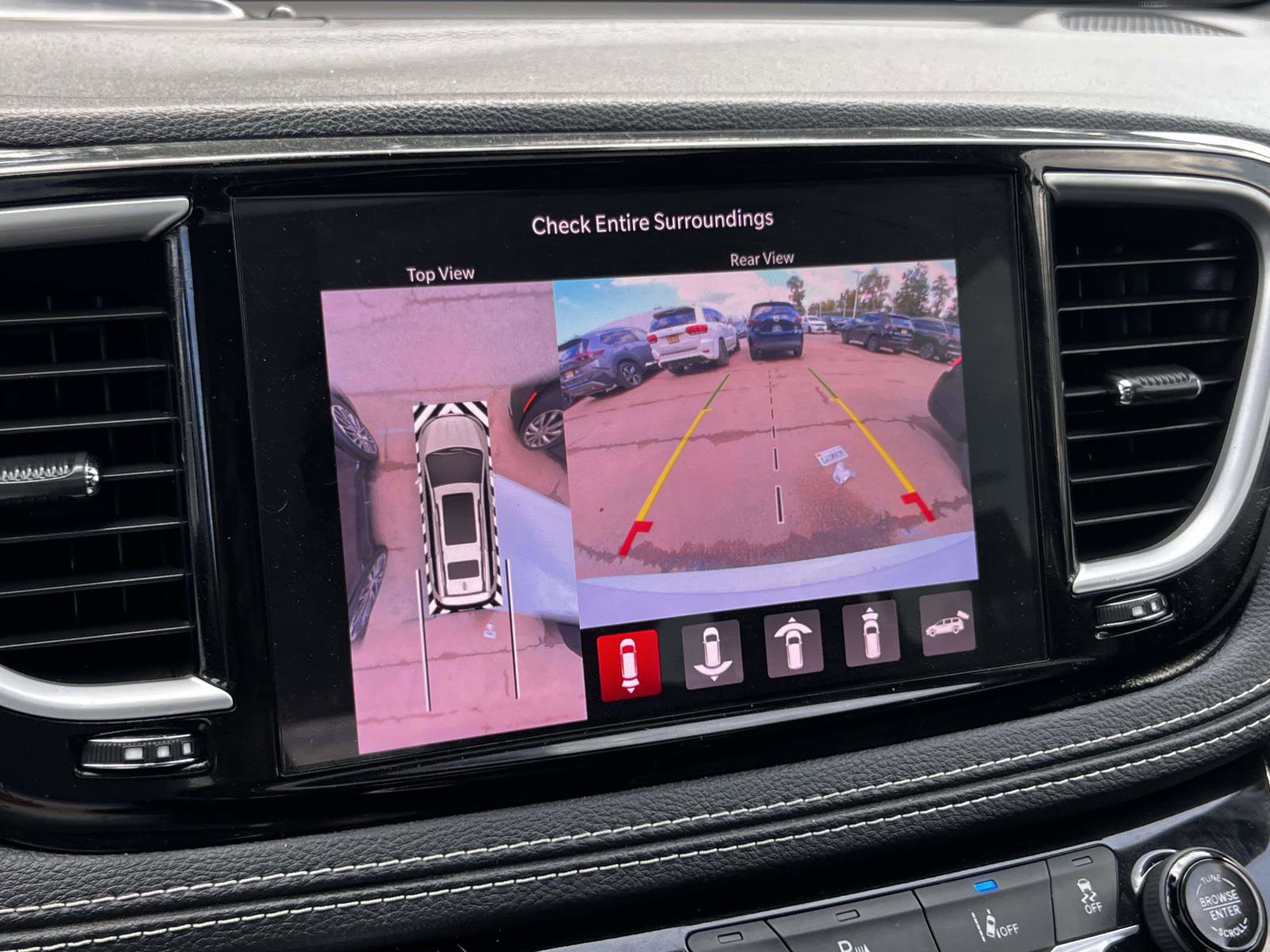 Used 2022 Chrysler Pacifica Limited w/ S Appearance Package image 15