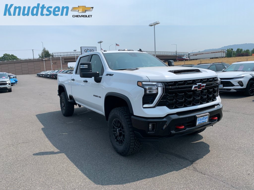 New 2026 Chevrolet Silverado 2500 ZR2 w/ LPO, Dark Essentials Package