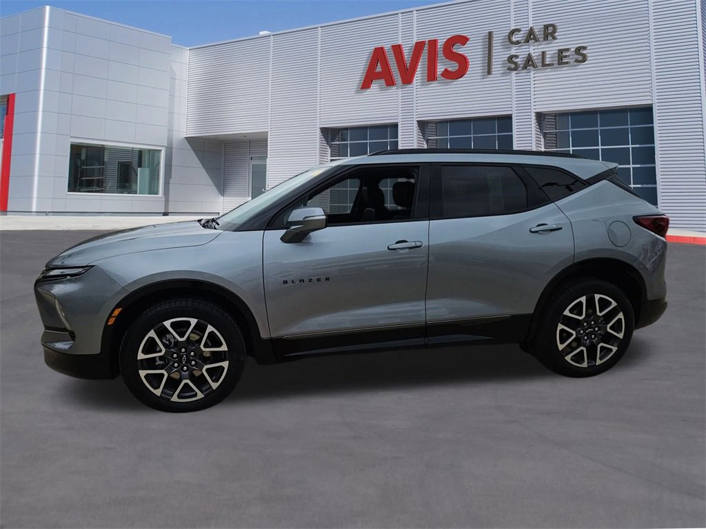 Used 2025 Chevrolet Blazer RS image 2