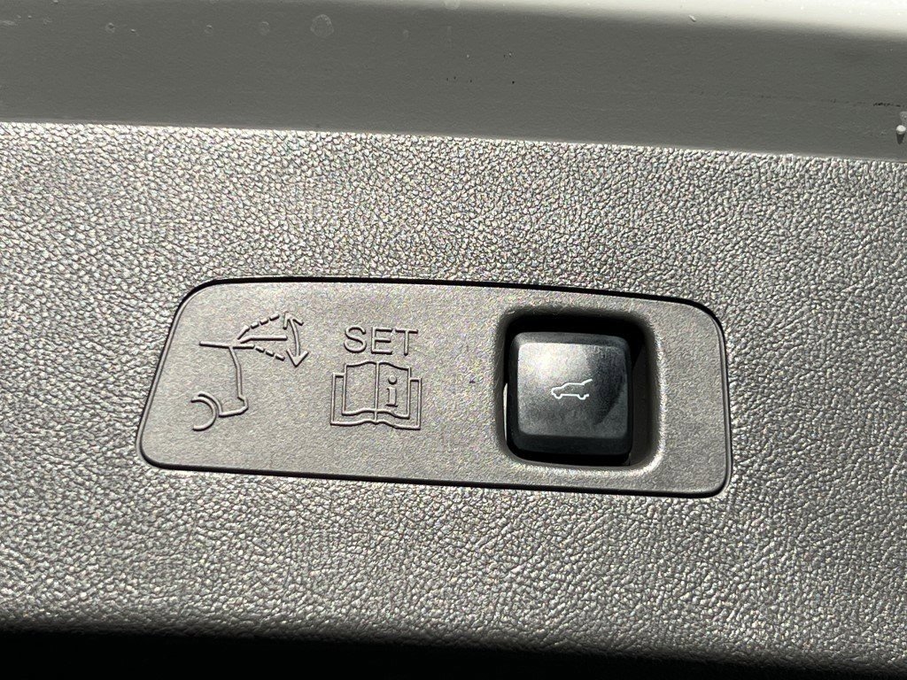 Used 2022 Lincoln Corsair AWD w/ Premium Package image 17