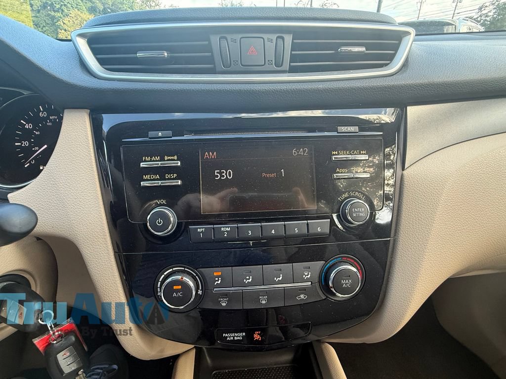 Used 2015 Nissan Rogue S FWD image 26