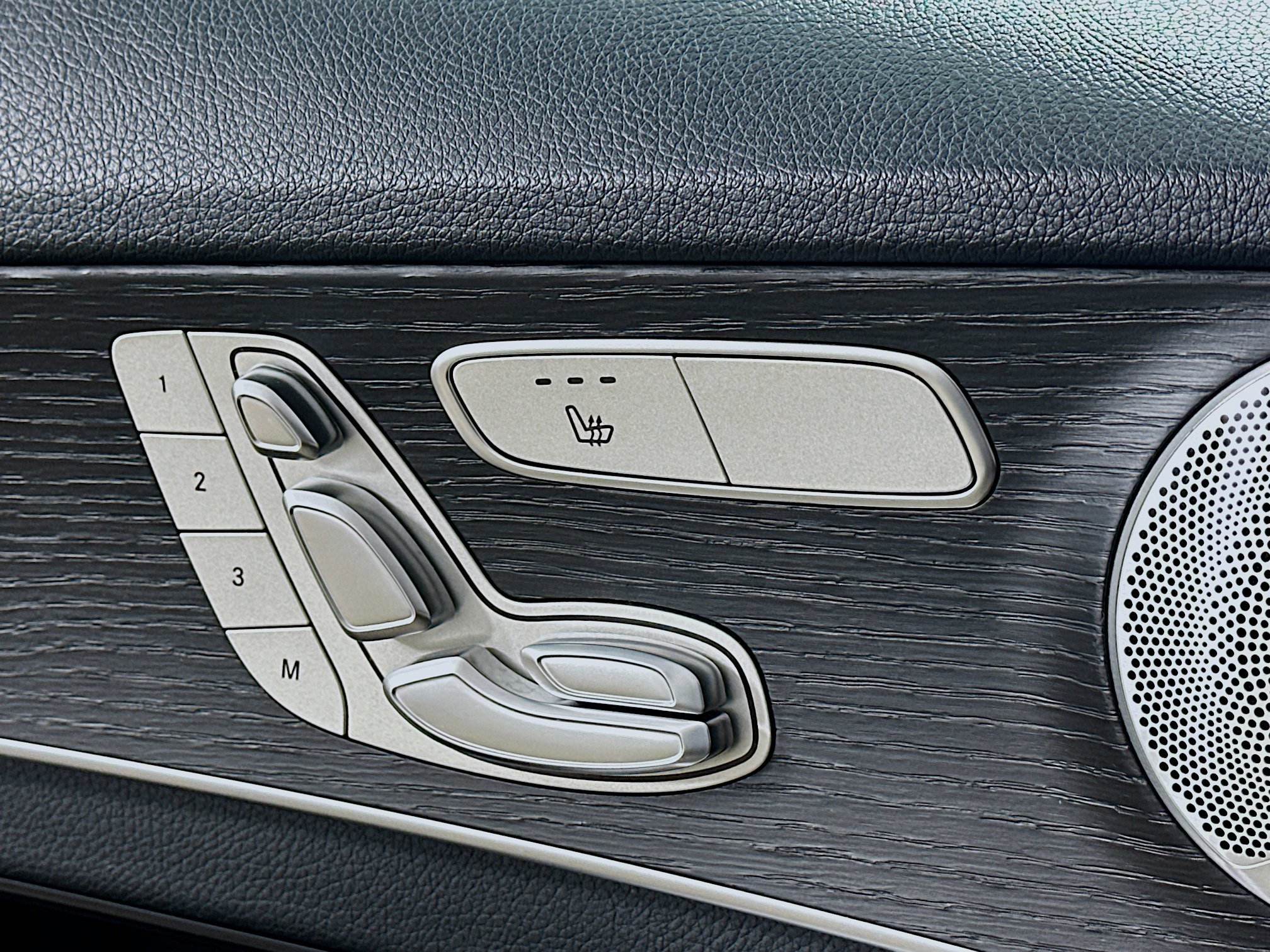 Certified 2021 Mercedes-Benz C 300 4MATIC Sedan w/ Premium Package image 24