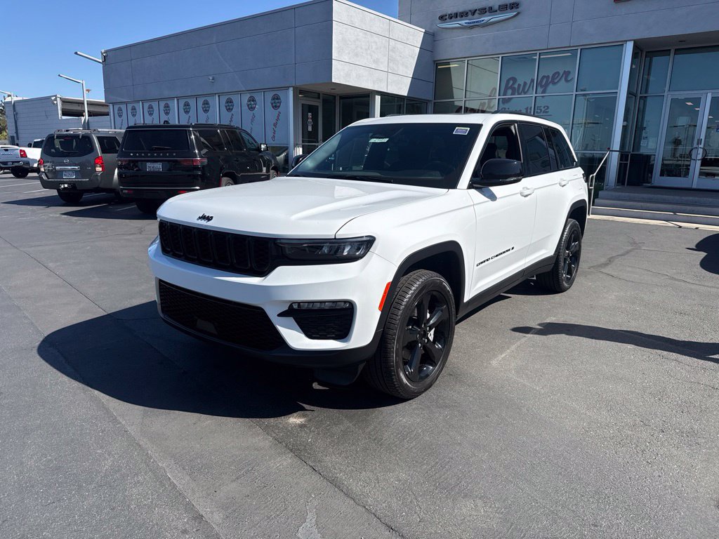 Used 2025 Jeep Grand Cherokee Limited w/ Black Appearance Package RWD image 3