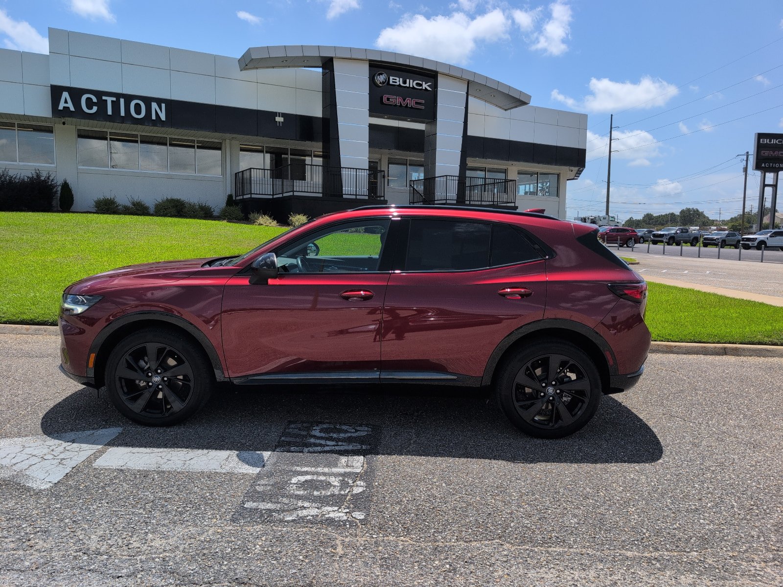 Used 2023 Buick Envision Preferred w/ Sport Touring Package AWD/4WD image 2