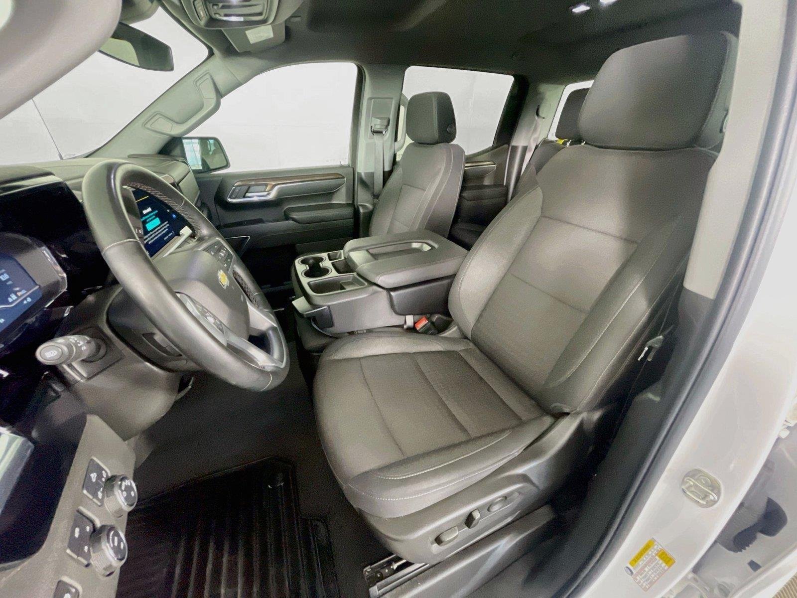 Used 2024 Chevrolet Silverado 1500 LT AWD/4WD image 23