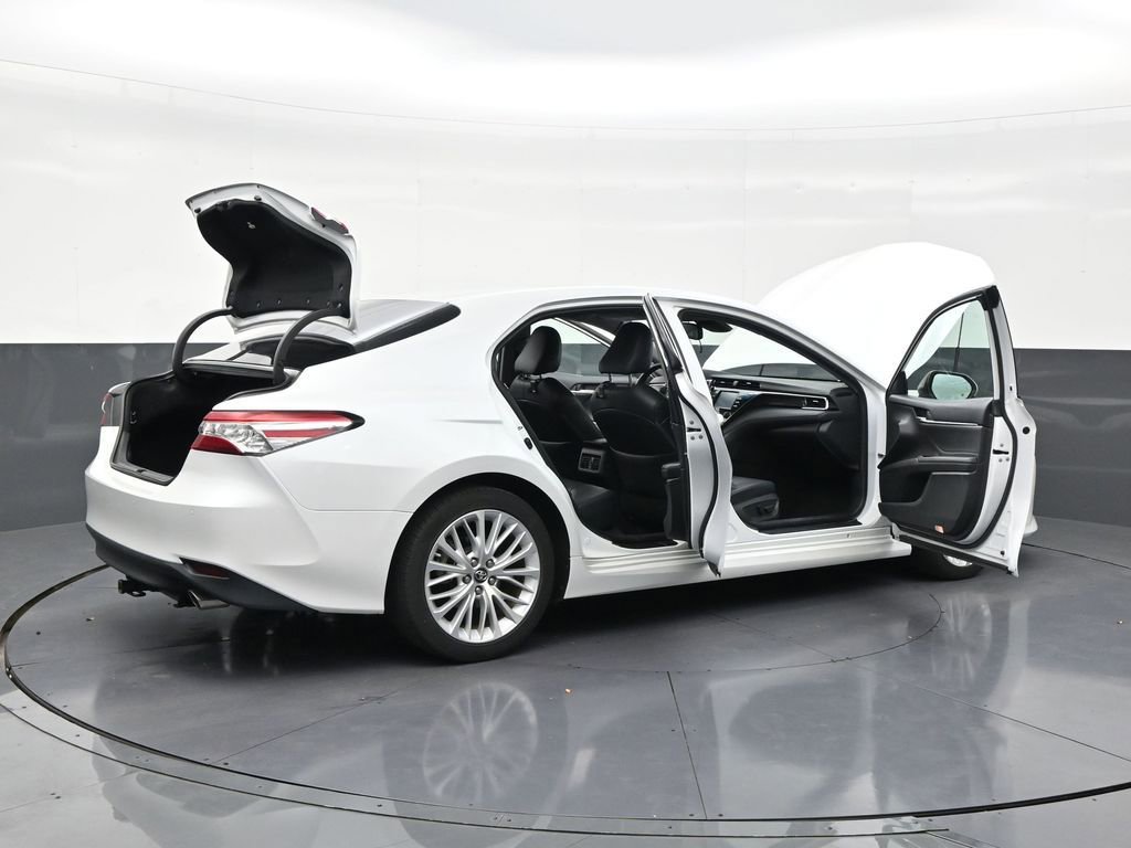 Used 2018 Toyota Camry XLE FWD image 28