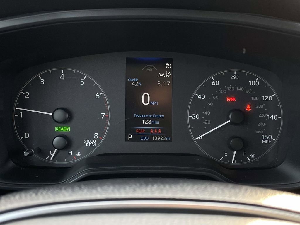 Used 2024 Toyota Corolla Cross SE image 14