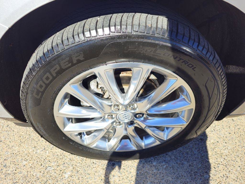 Used 2021 Buick Enclave Essence w/ Sound and Sites Package AWD/4WD image 11