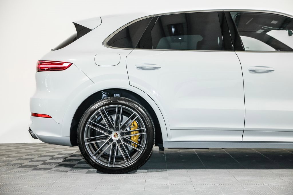 Used 2019 Porsche Cayenne Turbo w/ Sportdesign Package image 3