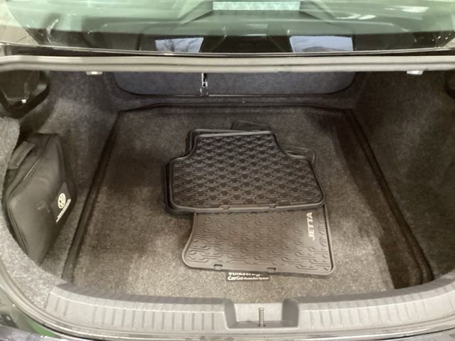 Used 2024 Volkswagen Jetta SE image 15