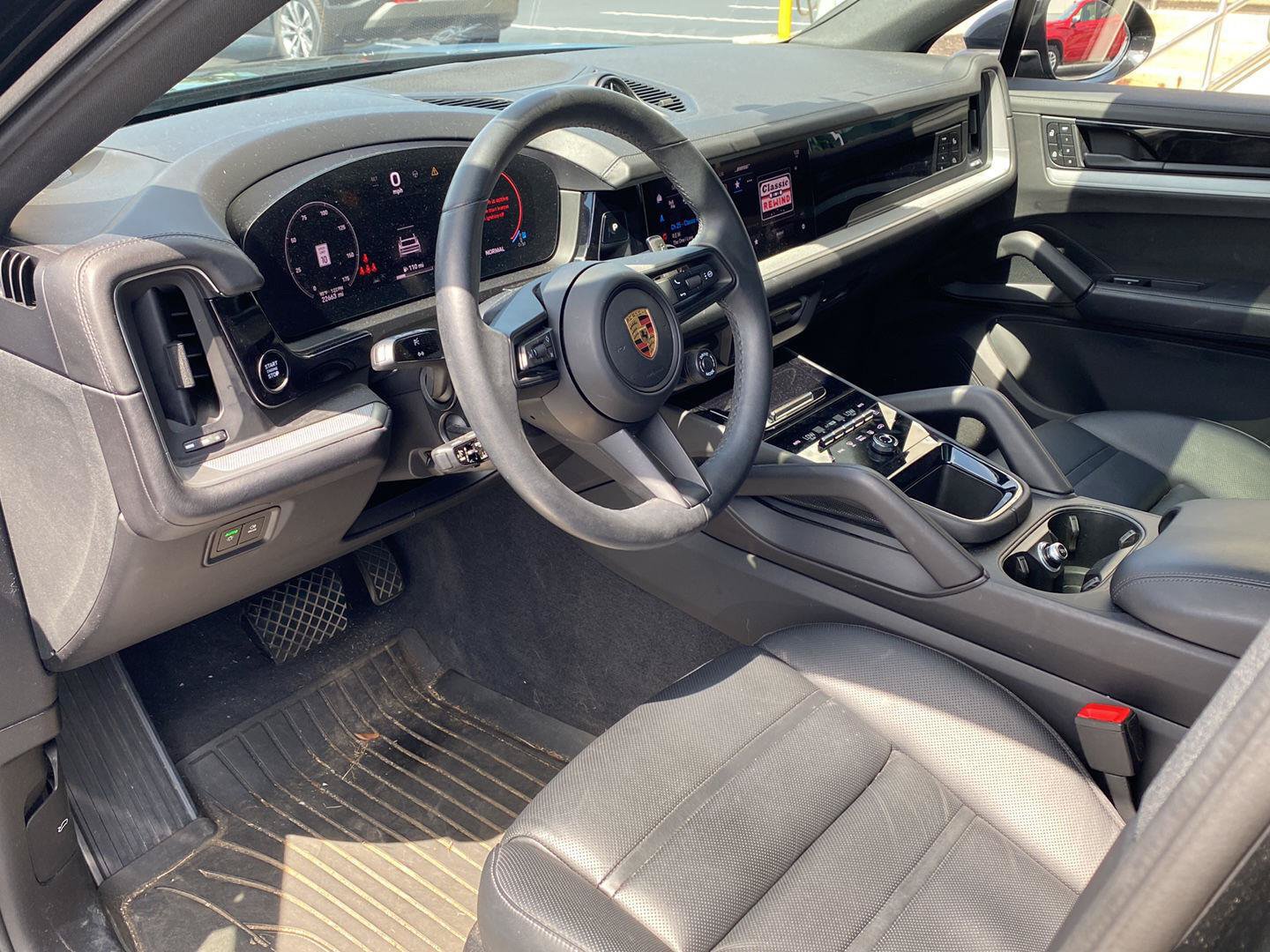 Used 2024 Porsche Cayenne Coupe AWD/4WD image 9