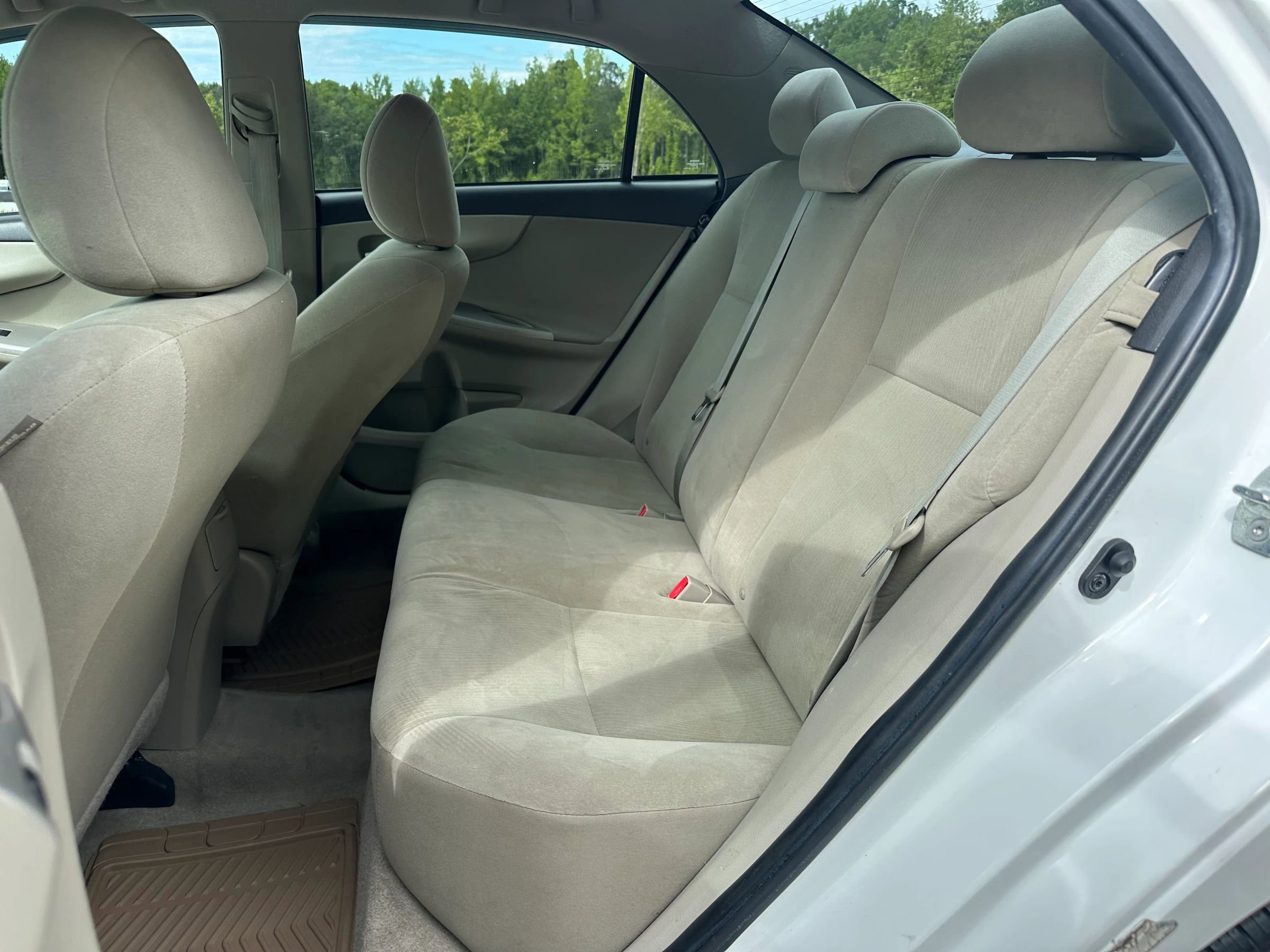 Used 2012 Toyota Corolla LE image 11