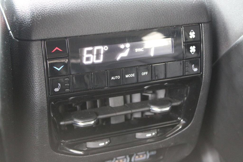 Used 2023 Jeep Grand Cherokee L Limited w/ Luxury Tech Group II AWD/4WD image 13