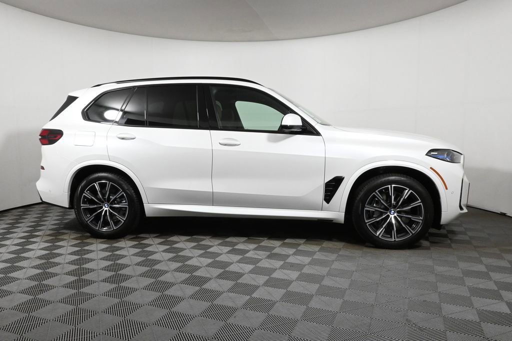 Used 2026 BMW X5 xDrive50e w/ M Sport Package image 8