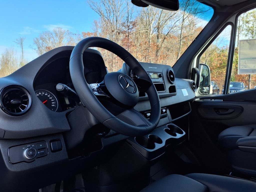 Certified 2025 Mercedes-Benz Sprinter 2500 image 9