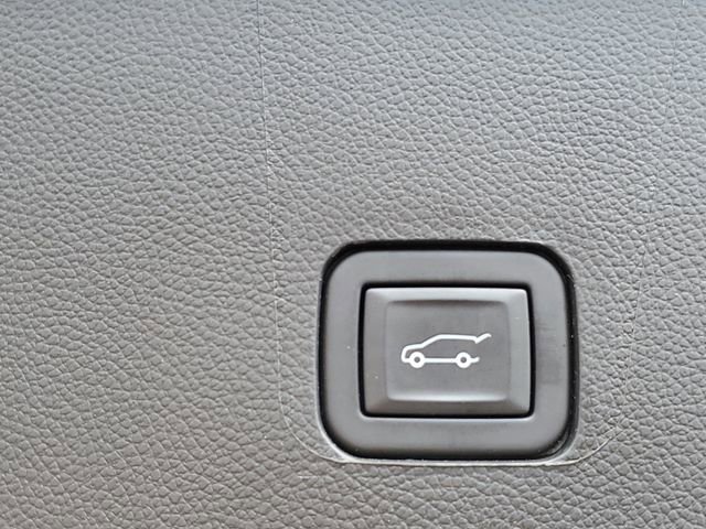 Used 2023 Chevrolet Traverse LT image 28