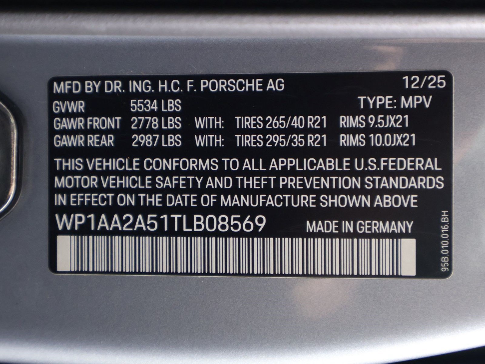 Certified 2026 Porsche Macan AWD/4WD image 19