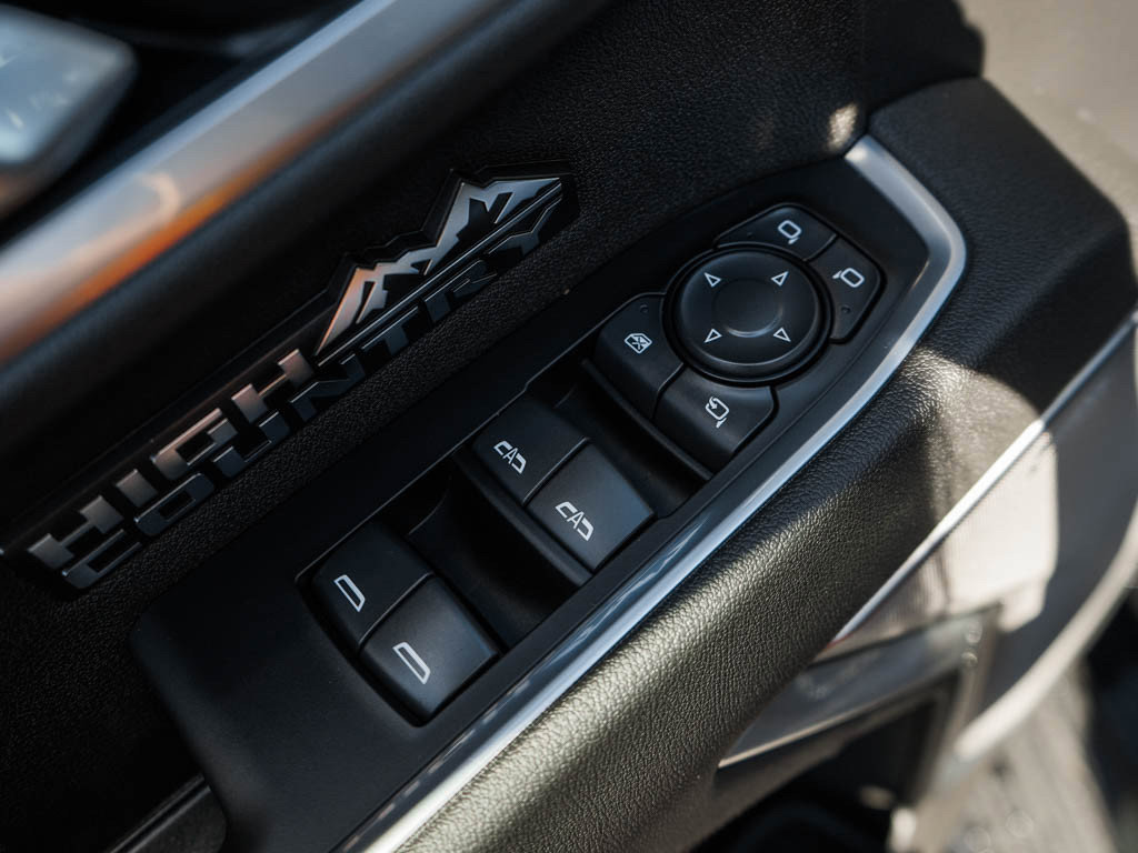 New 2026 Chevrolet Silverado 1500 High Country w/ Midnight Edition AWD/4WD image 15