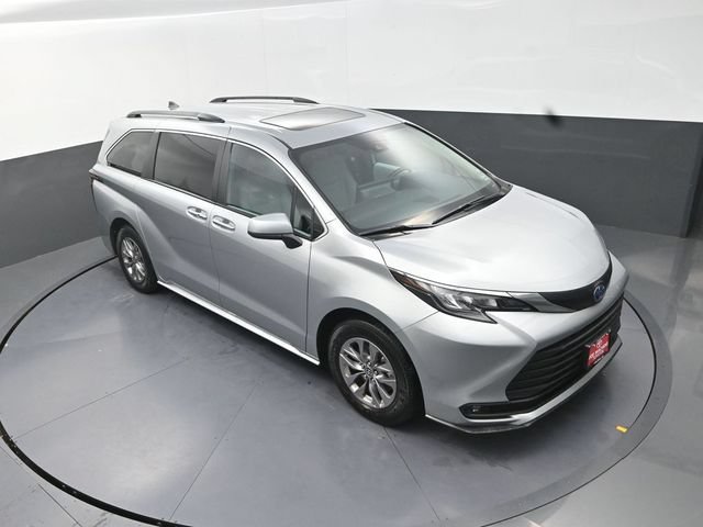 Used 2025 Toyota Sienna XLE FWD image 22