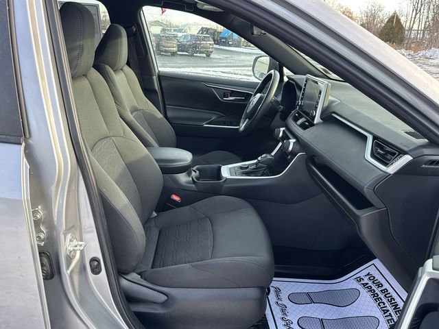 Used 2022 Toyota RAV4 SE w/ Convenience Package image 28