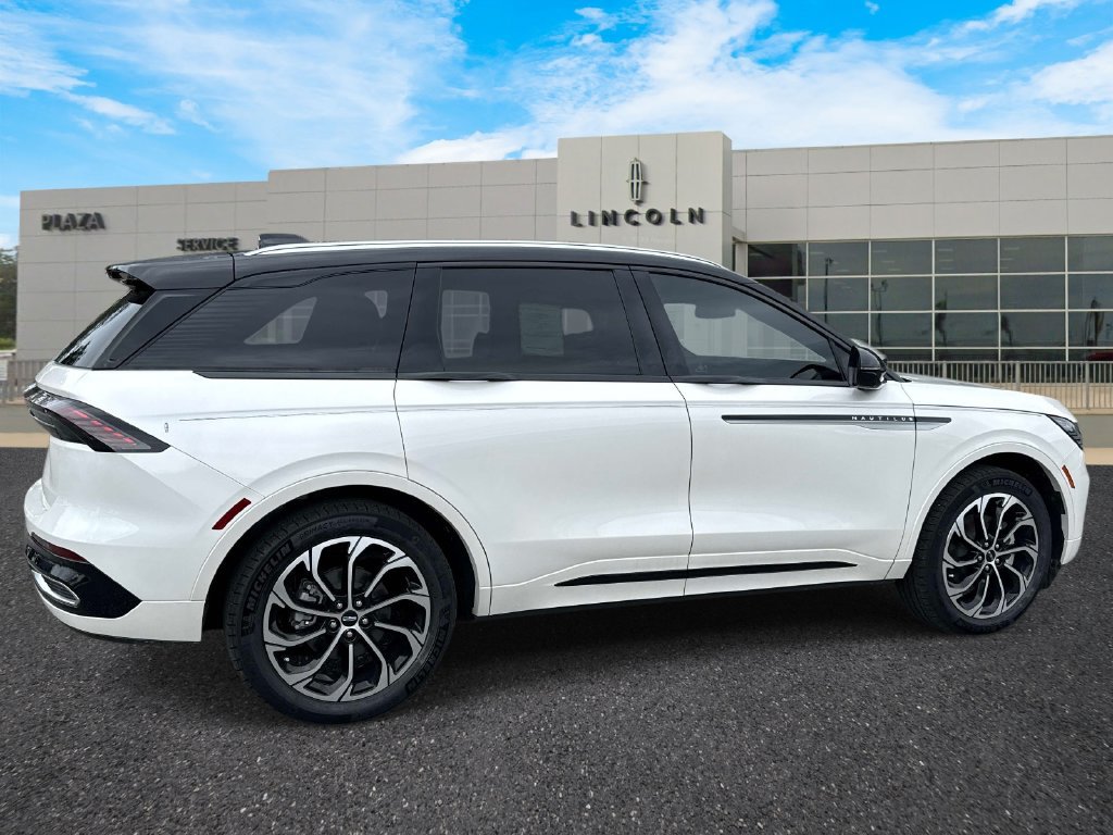 New 2026 Lincoln Nautilus Reserve AWD/4WD image 3