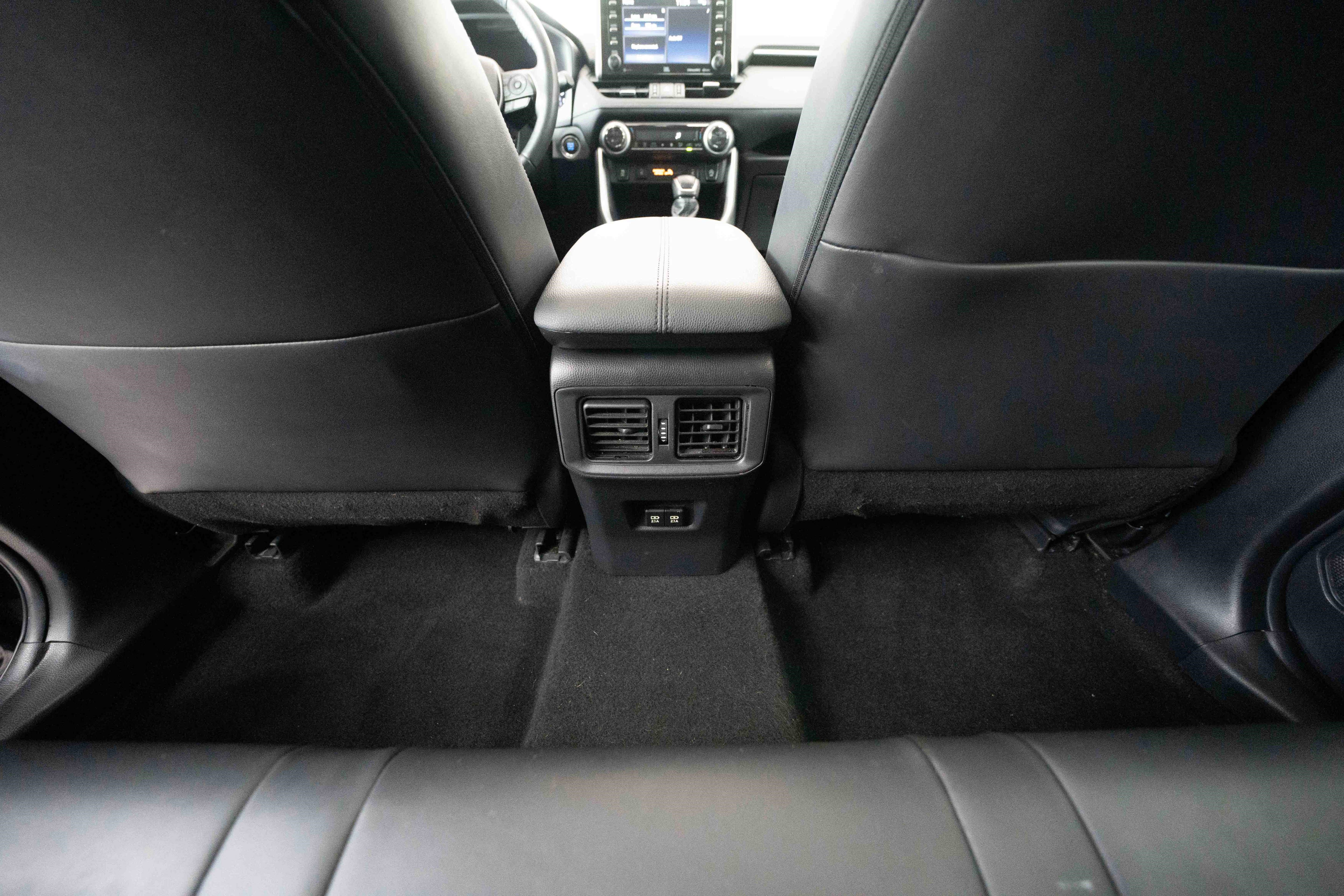 Used 2021 Toyota RAV4 XLE Premium image 22