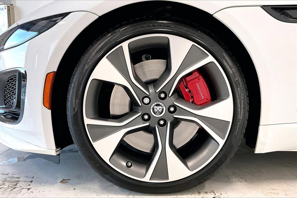 Used 2024 Jaguar F-TYPE Coupe AWD image 10