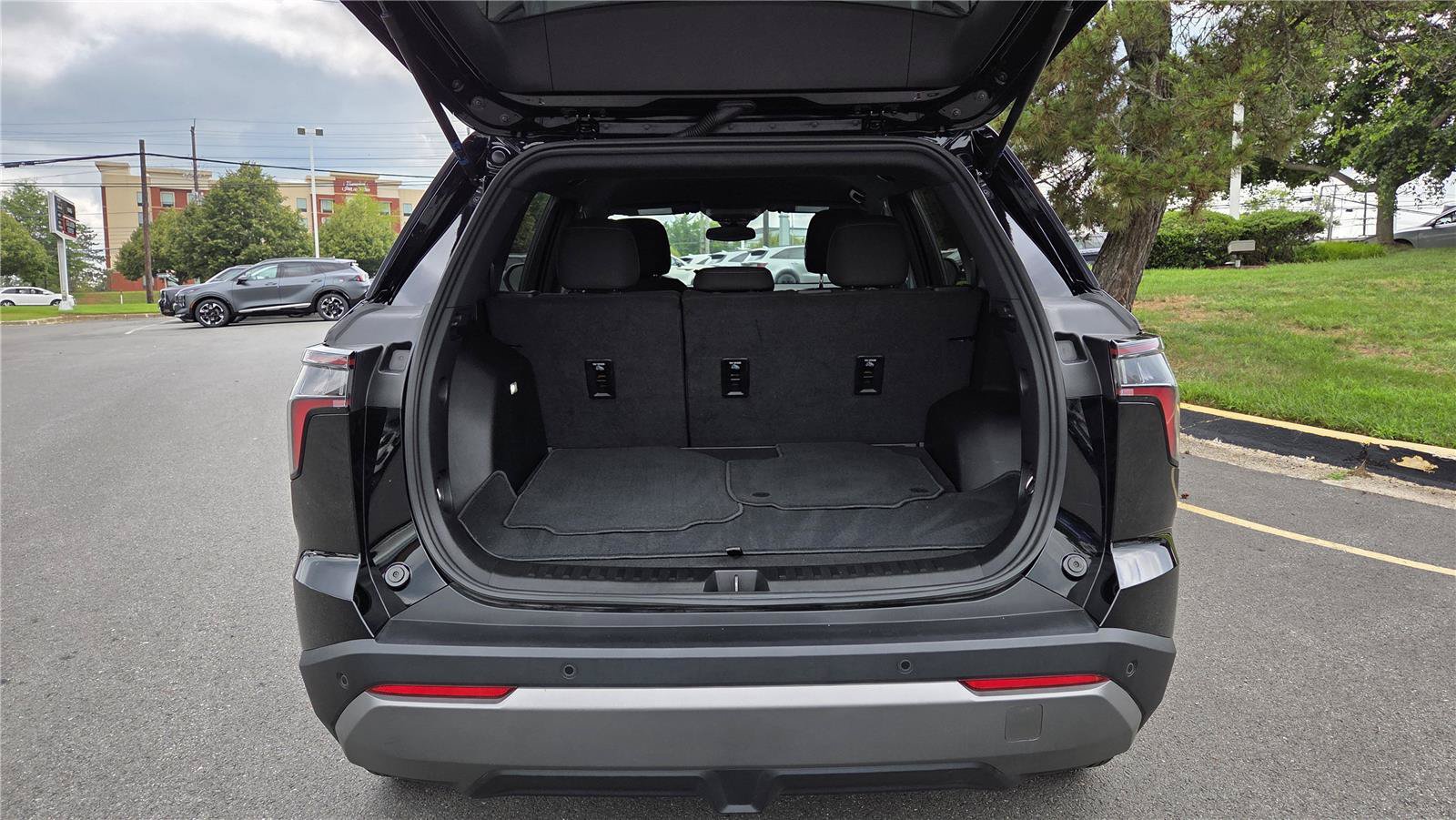 Used 2025 Chevrolet Equinox LT AWD/4WD image 5