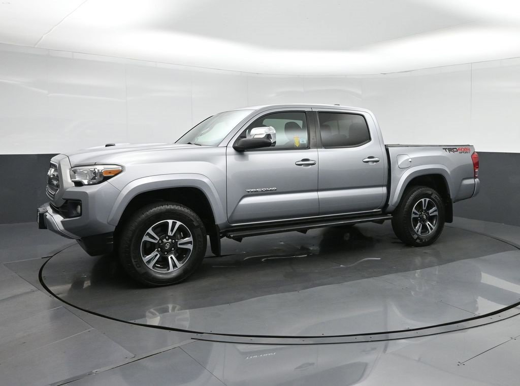 Used 2017 Toyota Tacoma TRD Sport image 3