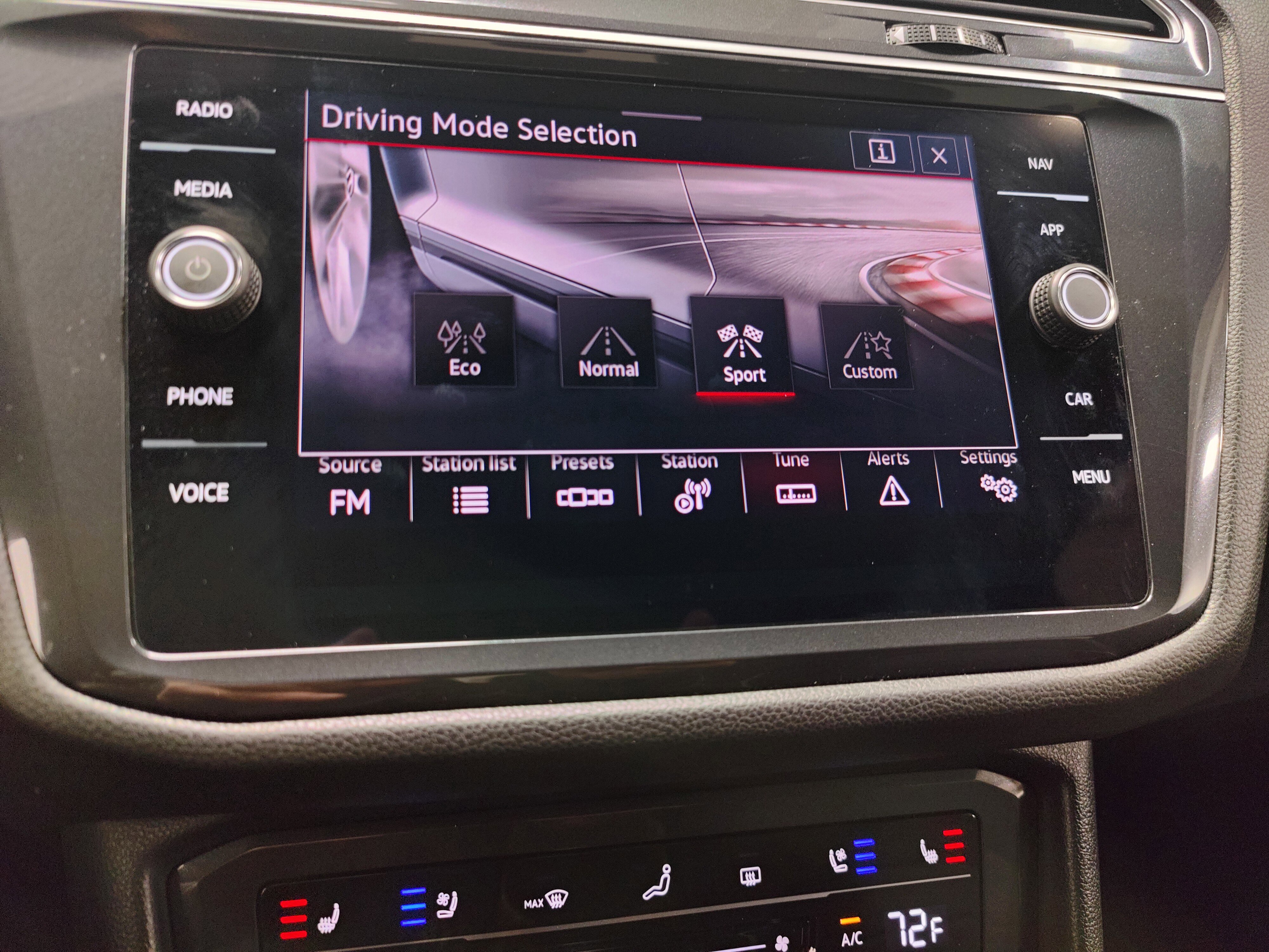 Used 2024 Volkswagen Tiguan SEL R-Line image 30