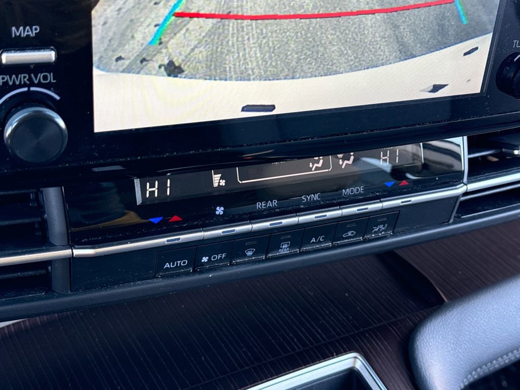 Used 2024 Toyota Sienna LE image 24