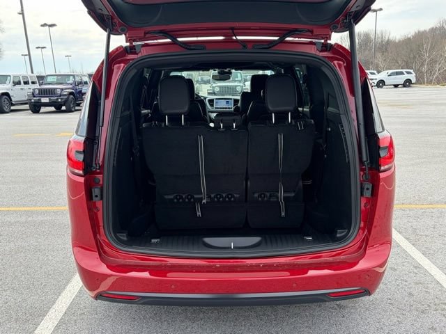 New 2026 Chrysler Pacifica Select w/ S Appearance Package FWD image 7