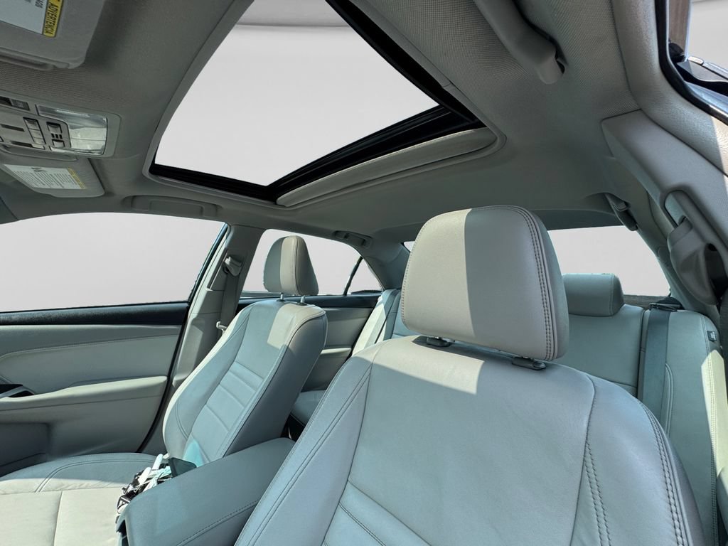 Used 2015 Toyota Camry XLE w/ Moonroof Package FWD image 25