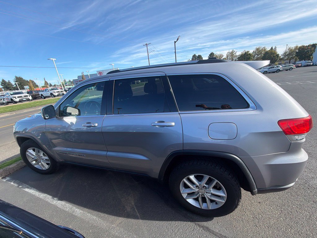 Used 2017 Jeep Grand Cherokee Laredo w/ Quick Order Package 23E AWD/4WD image 6