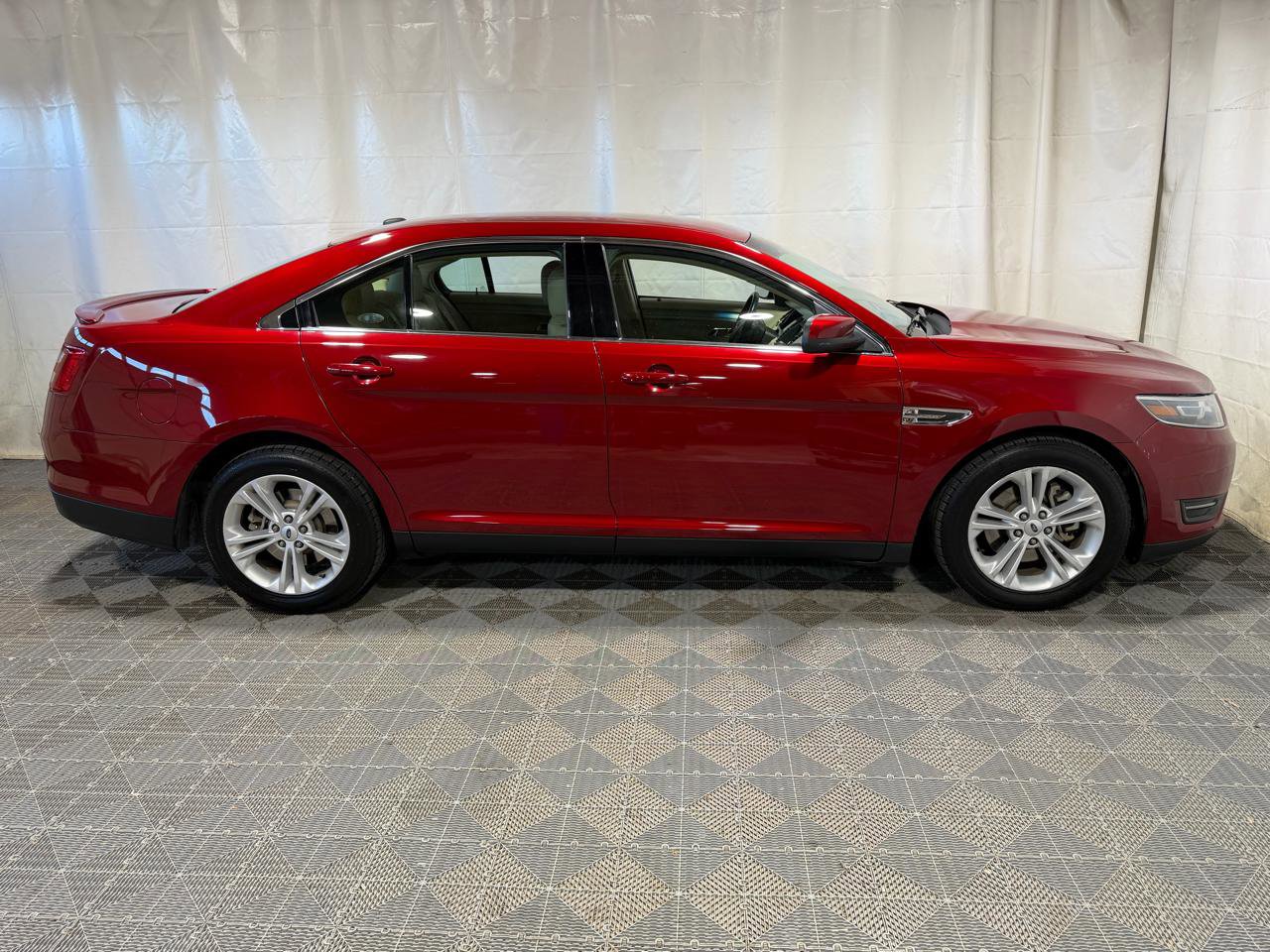 Used 2015 Ford Taurus SEL w/ Equipment Group 201A AWD/4WD image 9